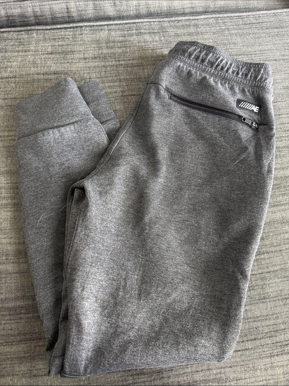 American Eagle Outfitters Men’s dark Gray back Zip Pocket Joggers